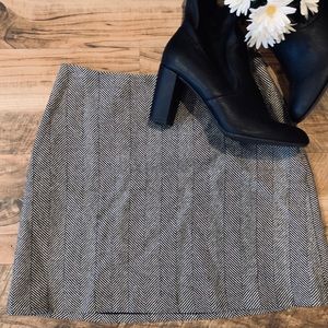 🌻 The Limited Black and White Mini Skirt 🌻